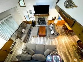 Game room/fire place/close to hiking - Image 2