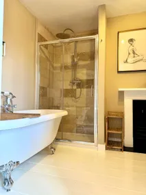 Roman House a Luxury Cotswold Grade ll Listed Home - Image 3
