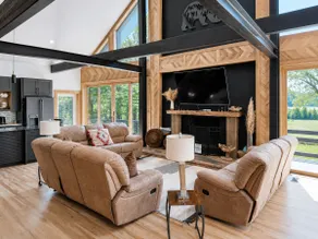 The Grand Lodge with HOT TUB - Image 5