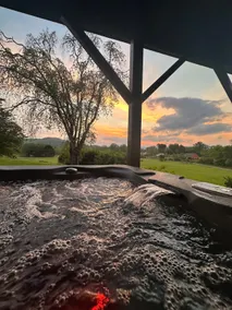 The Grand Lodge with HOT TUB - Image 3