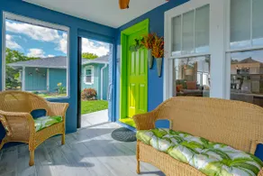 Charming Cottage: Minutes to Beach - Image 4