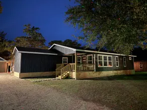 The Sunset Cottage by Lake Somerville - Image 5
