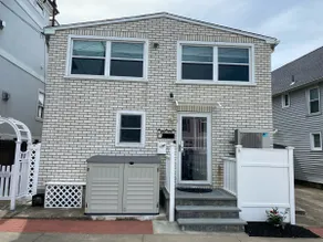 Pet Friendly Milford Beachfront Home - Image 5