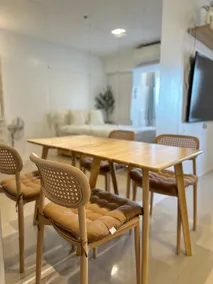 Minimalist Timog / Diliman +Pool Access + Near MRT - Image 4