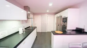 Mike’s City-Centre Apartment with Parking & Pool - Image 5