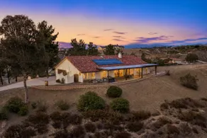 Winery Getaway with Spa and Amazing Hilltop View - Image 5