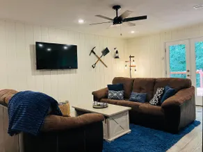 Family-sized escape w/game room on 10 acres of pristine forest. Pet friendly! - Image 2