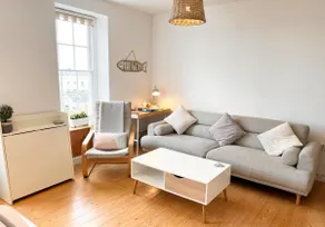 Sea La Vie Tenby Lovely 1 bed flat - Sea Views - Image 2