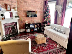 Spacious, artsy, brick Victorian,Wifi, laundry - Image 2