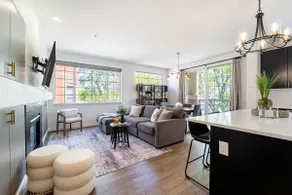 Remodel in Capitol Hill downtown w/2 garage spots - Image 2
