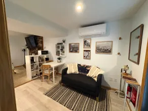 Hilltop Suite, Quiet Street - Image 2