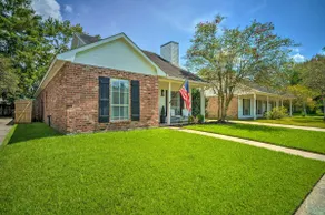 Baton Rouge Game Day House w/ Chic Yard Space - Image 3