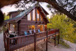 Bailey Bear Haus ~ Cozy Log Cabin + Hot Tub - Image 3