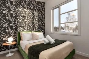 Luxury 4BR w/ Sauna, A/C & Garage near Marda Loop - Image 5