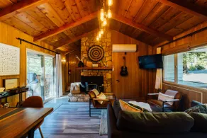 Idyllic Mountain Escape – Hike, Downtown, Hot Tub - Image 4