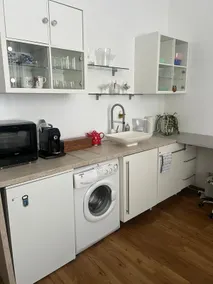 City apartment with private parking - Image 5