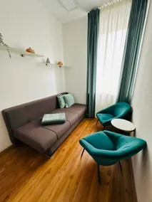 City apartment with private parking - Image 3