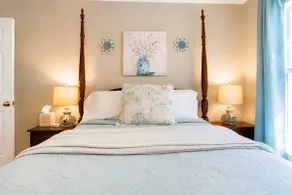 Cozy Two Bedroom Bungalow- <br>In walking distance to a great time - Image 4