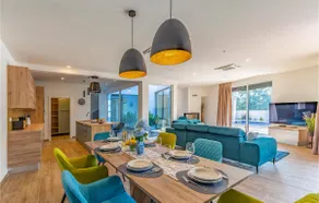 Gorgeous home in Porec - Image 4