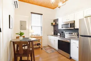 Lovely Luxury Loft walkable to Highland Park - Image 4