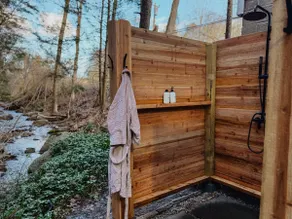 Creek Side Cabin with Wood Fired Hot Tub and Fire Pit - Image 4