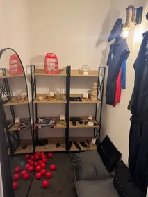 Jacuzzi, sauna, secret room, metro, parking - Image 3