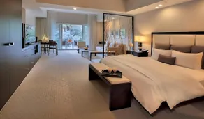 Your Dream Miami Retreat Awaits! Gorgeous Rooms - Image 3