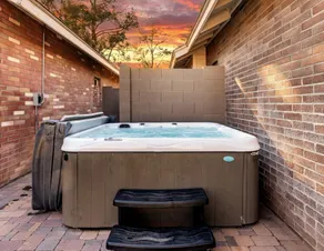 Cozy Gilbert Escape with Hot Tub, BBQ & Fire Pit - Image 5