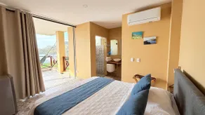 Cabin with Ocean View and Dreamlike Sunsets - Image 2