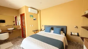 Cabin with Ocean View and Dreamlike Sunsets - Image 4