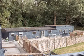Family & Group Lodge with Hot Tub & Private Lake - Image 2