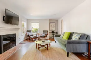 Spacious, Beautiful Eco-Retreat in NE Seattle! - Image 3