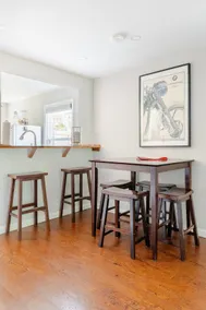Spacious, Beautiful Eco-Retreat in NE Seattle! - Image 4