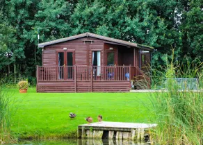 Paradise Lakeside Lodges - Image 2