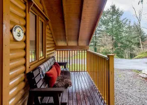 Children-friendly pleasant chalet with jacuzzi & barbecue - Image 3