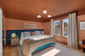 Belleview House: Hot Tub, Backyard, Fire Table - Image 4