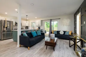 Walk to Marina Park - Sleeps 8 - Near Stockyard - Image 4