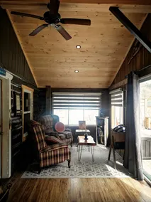 Charming waterfront log cabin with hot tub - Image 3