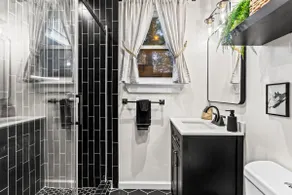 Modern Midtown Carriage House -Free Parking - Image 5