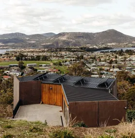 Architectural Home in Hobarts North - Image 2