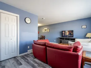 Spacious 3.5- BR Home with Compact Fitness Area - Image 2