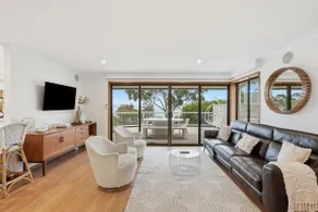Seagrass Coastal Retreat with direct beach access - Image 3
