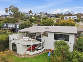 Seagrass Coastal Retreat with direct beach access - Image 2