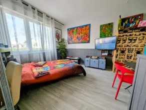 Charming canal view accommodation - Image 2