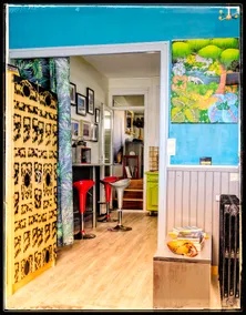Charming canal view accommodation - Image 4