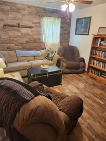 Cute Little Whole House For Rent<br>Franklin’s Lodge - Image 2