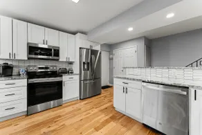 Beautiful 2 bedroom, 2-story condo - Image 3