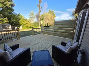 Peaceful 2-bedroom town house with fireplace - Image 5