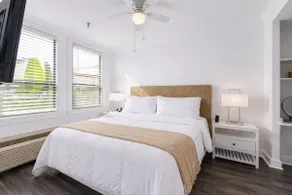 Island 1BR • King Bed • AC in BR • Parking - Image 3