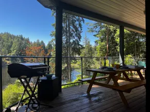 Dragonfly Retreat – Scenic Lakeside Guest Accommodation Near Nanaimo River - Image 4